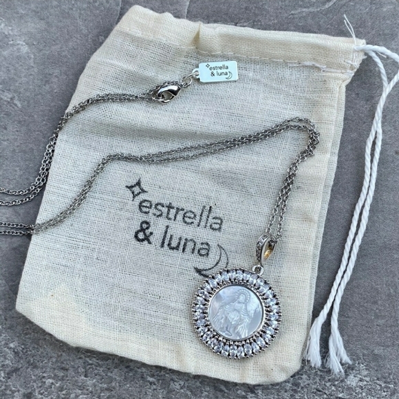 Boho Mary Shell necklace - Picture 5 of 5